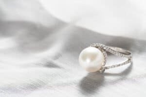 Read more about the article Pearl Engagement Rings: The Fascinating Journey from Ocean Depths to Bridal Beauty
