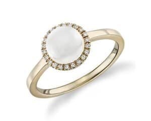 Read more about the article Moonstone Engagement Ring: Mystical Love